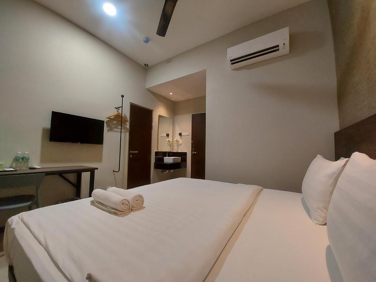 Miico Hotel @ Mount Austin Johor Bahru Exteriör bild
