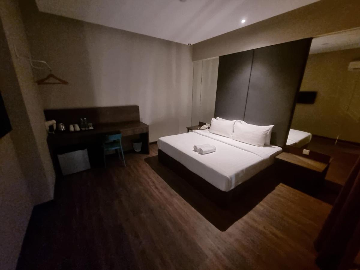 Miico Hotel @ Mount Austin Johor Bahru Exteriör bild
