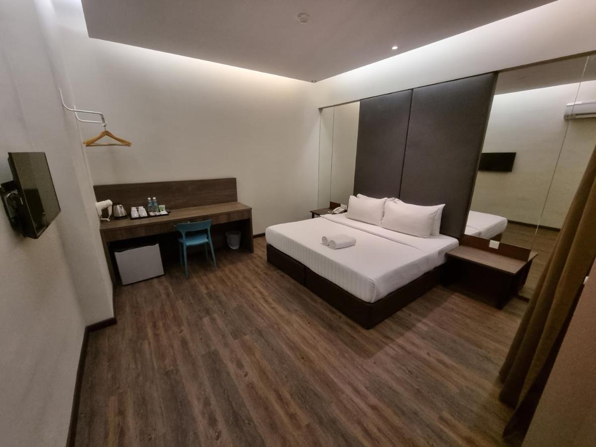 Miico Hotel @ Mount Austin Johor Bahru Exteriör bild