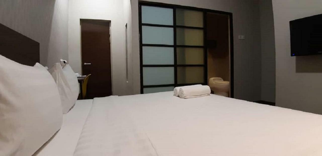 Miico Hotel @ Mount Austin Johor Bahru Exteriör bild