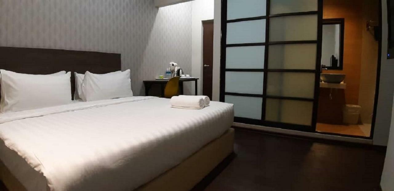 Miico Hotel @ Mount Austin Johor Bahru Exteriör bild