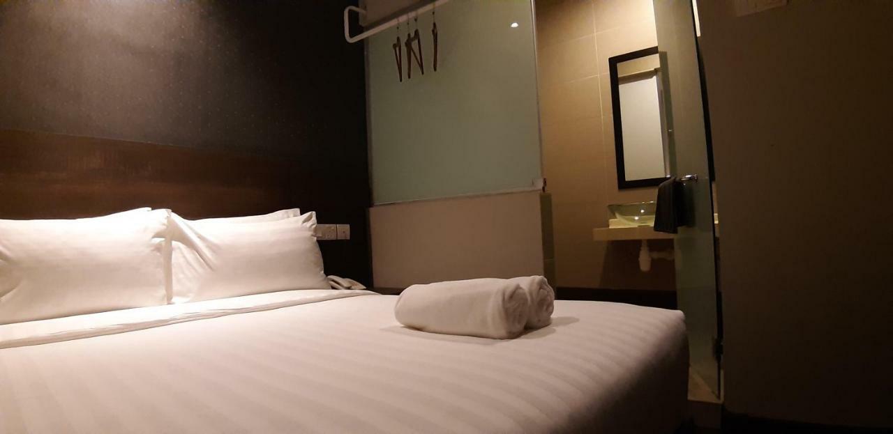 Miico Hotel @ Mount Austin Johor Bahru Exteriör bild