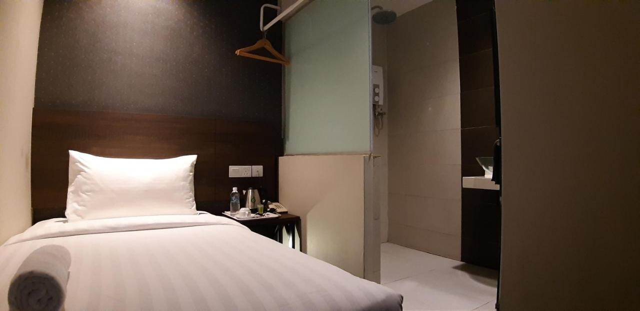 Miico Hotel @ Mount Austin Johor Bahru Exteriör bild