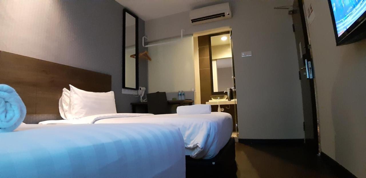 Miico Hotel @ Mount Austin Johor Bahru Exteriör bild